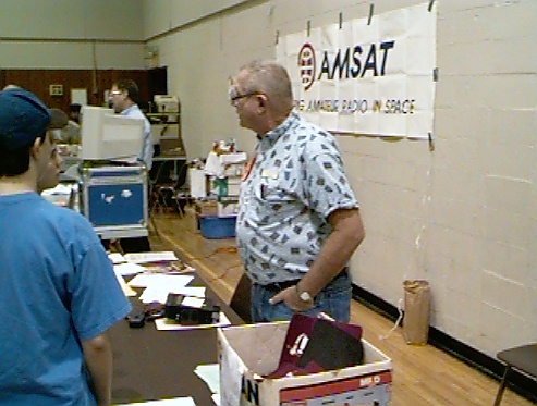 hamfest.jpg (84629 bytes)